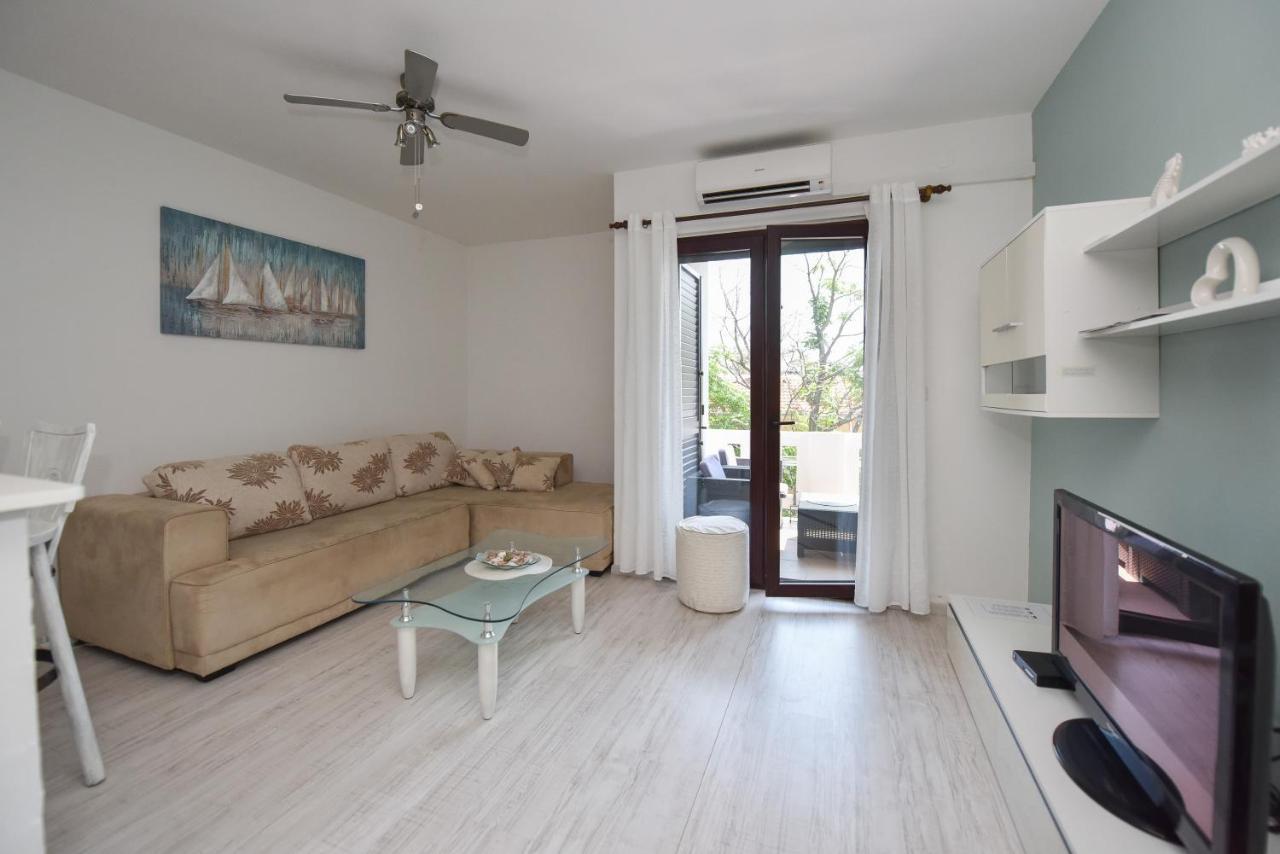 Apartment Sandrina Novalja Exterior photo